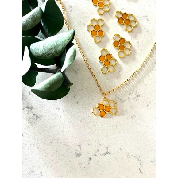 Handmade Gold “Sweet As Honey” Honeycomb Resin Necklace - Picture 1 of 6